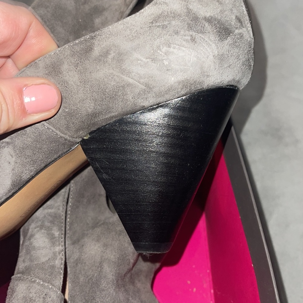 Vince camuto grey suede zipper in back open toed heels brand new size 12 m - Picture 6 of 8